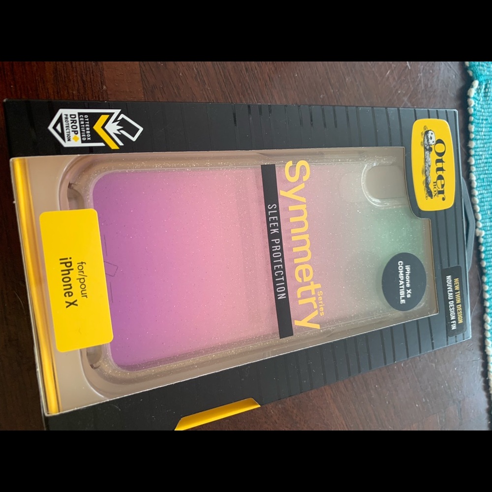Lot of iPhone X/Xs cases.
